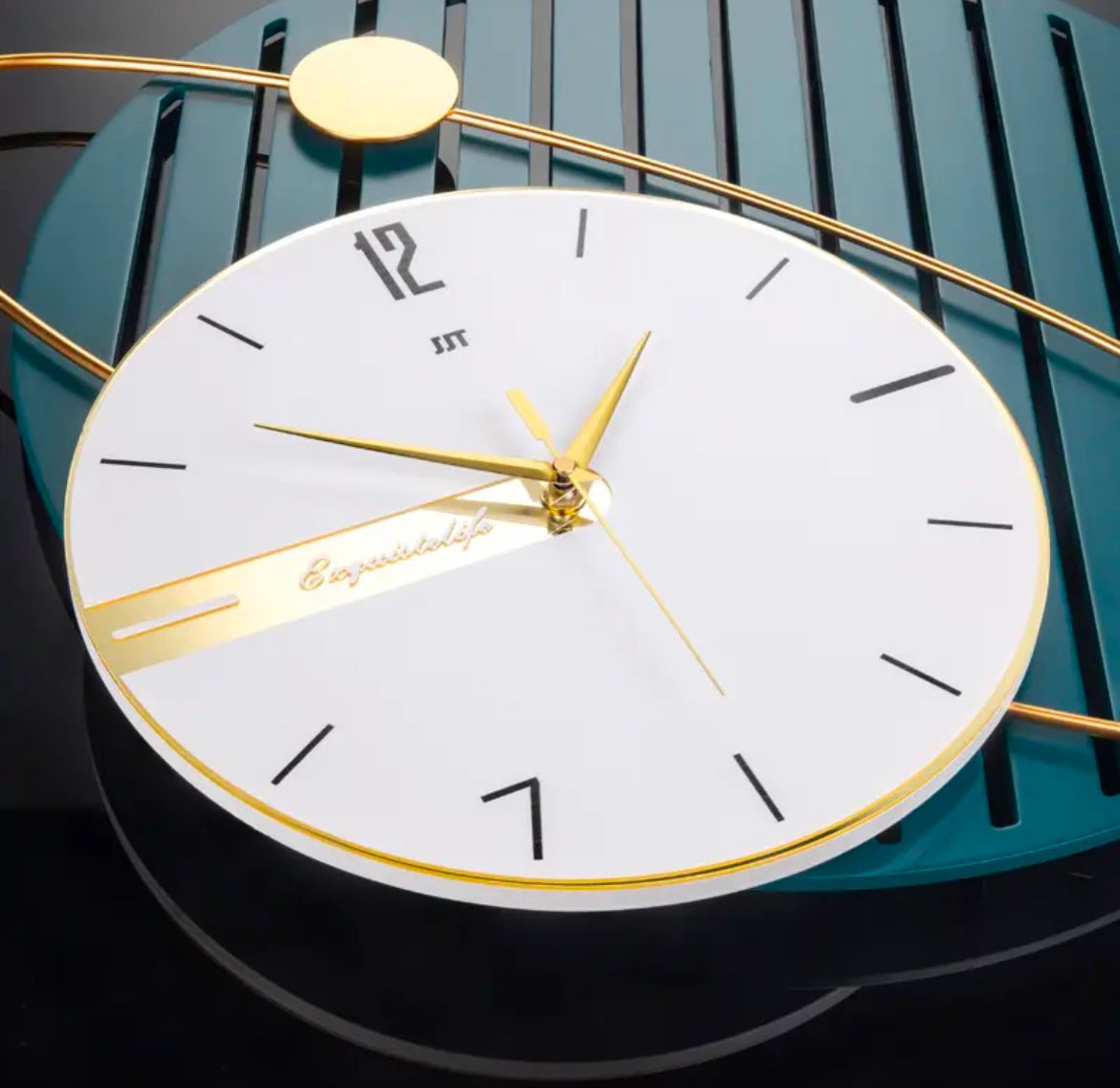 Fancy Metal Wall Clock For Home Decor